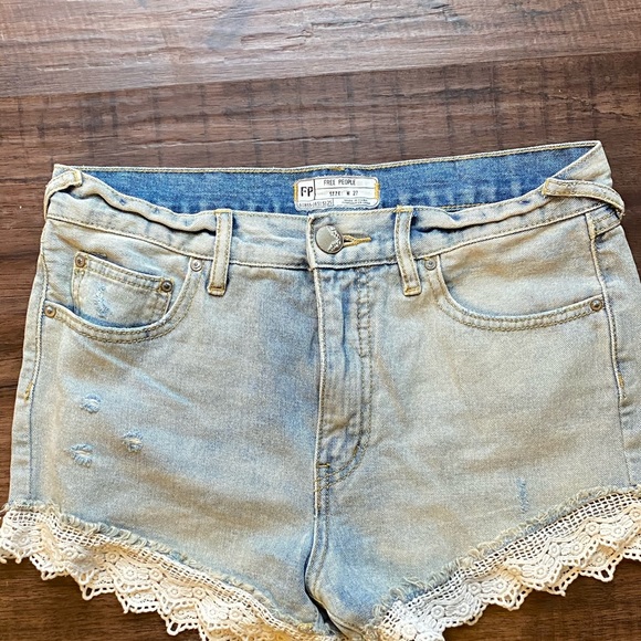 HOST PICK!! 💖💙🚨FREE PEOPLE SHORTS - Picture 2 of 3